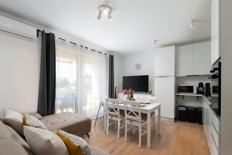 Communal lounge/ TV room, Living room, Dining area