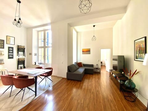 TV and multimedia, Living room, Dining area