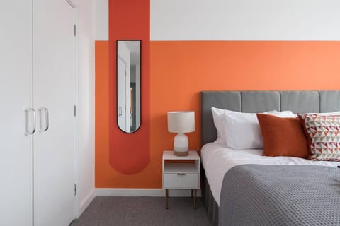 Luxury 2 bed, Central, Free Parking, Smart TV By Valore Property Services Apartment in Milton Keynes