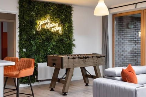 Luxury 2 bed, Central, Free Parking, Smart TV By Valore Property Services Apartment in Milton Keynes