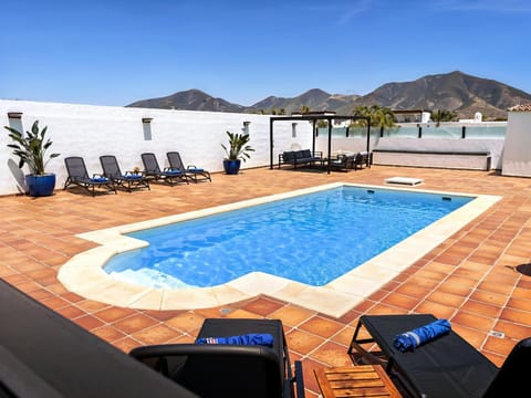 Patio, Day, Natural landscape, Mountain view, Pool view, Swimming pool, Swimming pool, sunbed