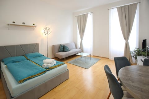 Facade/entrance, Bed, TV and multimedia, Living room, Bedroom, towels