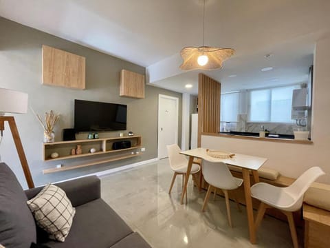 Communal lounge/ TV room, TV and multimedia, Dining area