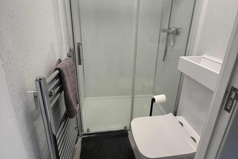 1 Bed Sleeps 2 with Private Garden Apartment in Harlow