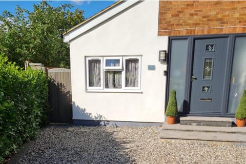 1 Bed Sleeps 2 with Private Garden Apartment in Harlow