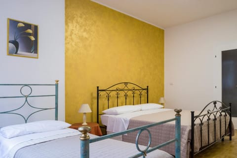 Shower, Bathroom, TV and multimedia, Bedroom