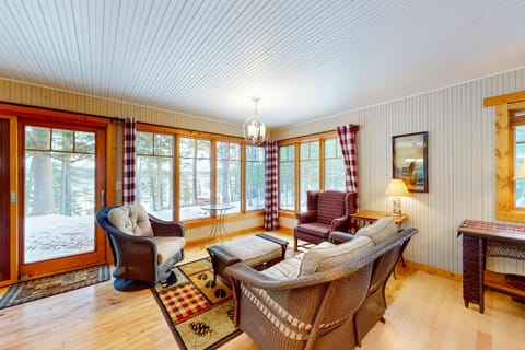 Moon Ridge Lodge House in St Germain