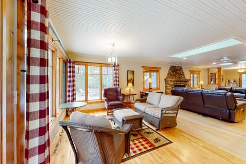 Moon Ridge Lodge House in St Germain