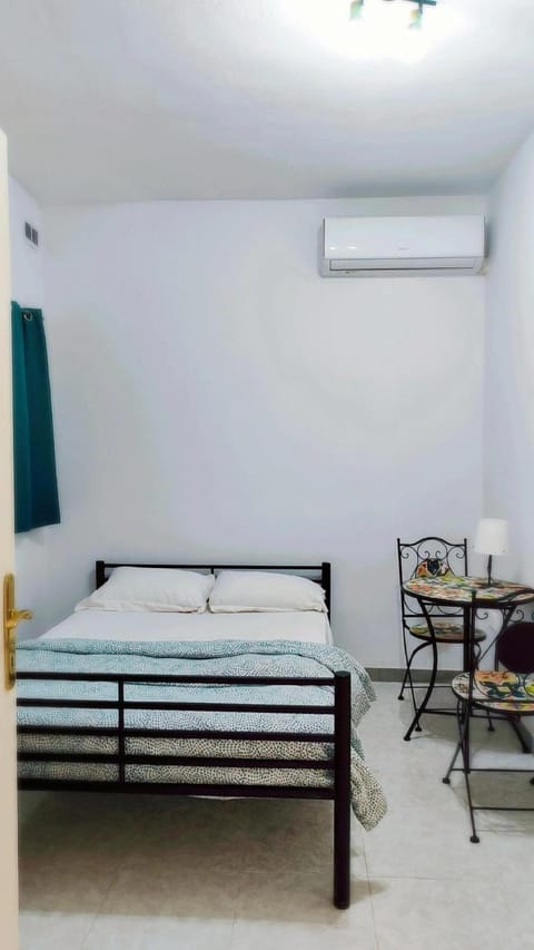 Le 3 Isole - Guest Rooms in Family Home, Marsaskala Bed and Breakfast in Marsaskala