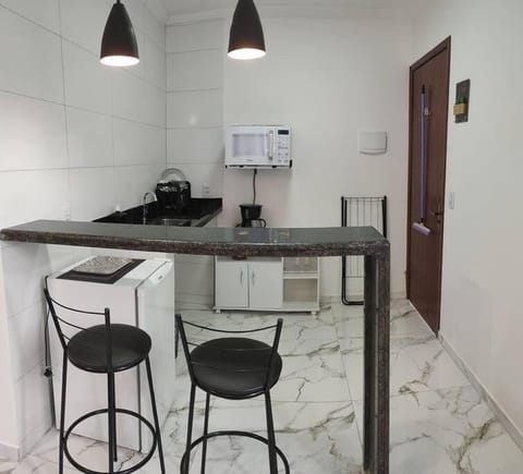 Casa Nova no Centro de Penedo-Quitinete House in Resende