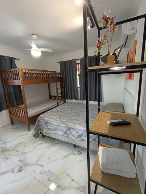 Casa Nova no Centro de Penedo-Quitinete House in Resende