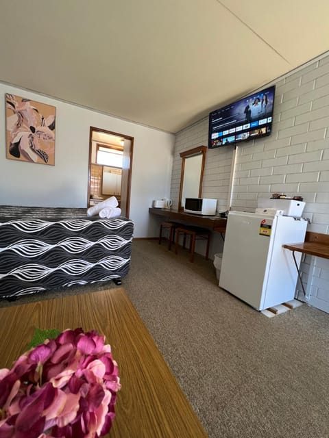 TV and multimedia, Kitchen or kitchenette, Photo of the whole room, Bedroom, minibar, oven
