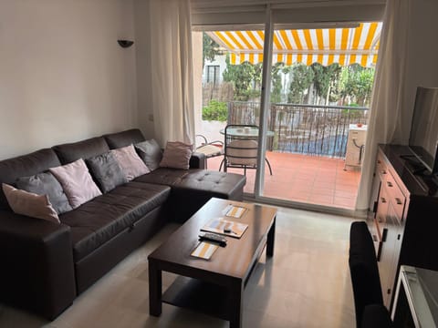 Ola Blanca Carihuela Apartamento Apartment in Torremolinos