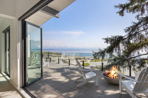 Patio, Day, Natural landscape, View (from property/room), Balcony/Terrace, Balcony/Terrace, Living room, Seating area, Sea view