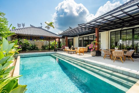 Balcony/Terrace, Balcony/Terrace, Pool view, Swimming pool