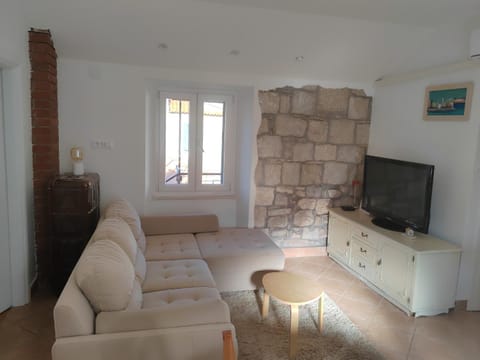 Communal lounge/ TV room, Living room, Seating area