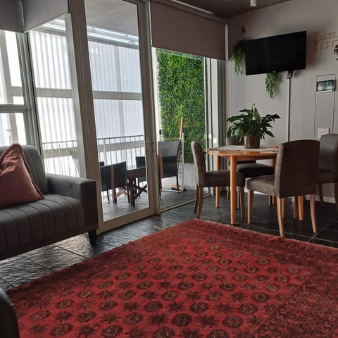 FRESH ATLANTiC OCEAN ViEW STUDiO Halaal Apartment in Sea Point