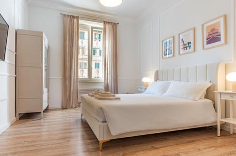 Bed, TV and multimedia, Bedroom, wardrobe