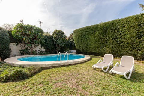 Natural landscape, Garden, Garden, Garden view, Pool view, Swimming pool, sunbed