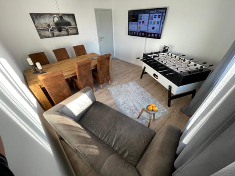 Communal lounge/ TV room, Communal lounge/ TV room, TV and multimedia, Living room, Seating area, Dining area, Evening entertainment