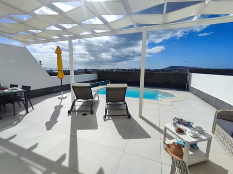 Day, Natural landscape, Balcony/Terrace, Pool view, Sea view, Swimming pool, sunbed