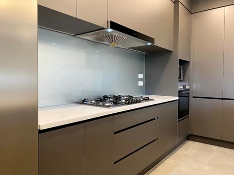 Extra-Large Brand-New House, Over 400sqm House in Auckland