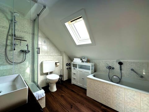 Shower, Toilet, Bath