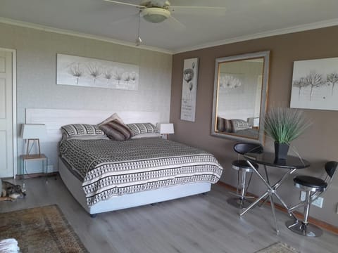 Roland’s Valley Art Accommodation Bed and Breakfast in Stellenbosch