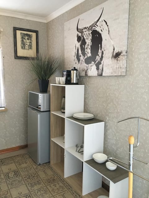 Roland’s Valley Art Accommodation Bed and Breakfast in Stellenbosch