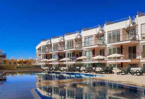 Property building, Solarium, Swimming pool, sunbed