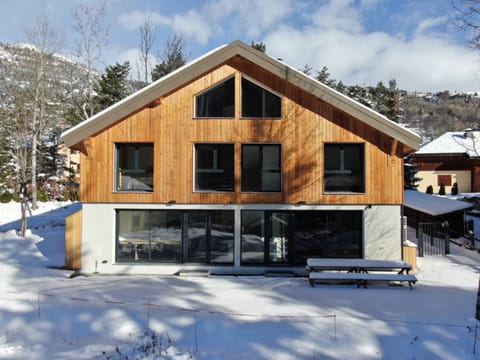 Le Paradis Blanc luxueux Chalet Spa Serre-Chevalier Chalet in Saint-Chaffrey