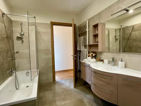 Cantusüt House in Stresa