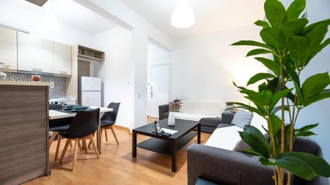 Kitchen or kitchenette, Living room, Seating area, Dining area