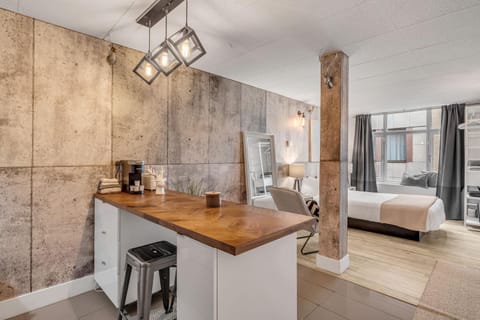 Bed, Kitchen or kitchenette, Living room