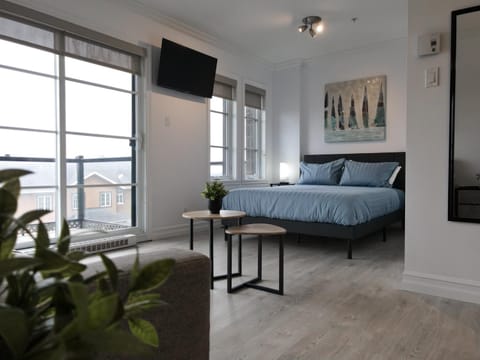 Bed, TV and multimedia, Living room, Bedroom
