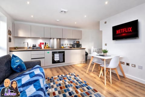 Communal lounge/ TV room, TV and multimedia, Coffee/tea facilities, Kitchen or kitchenette, Living room, Food and drinks, Seating area, Dining area, Evening entertainment, Food, Drinks, minibar, oven, stove, toaster