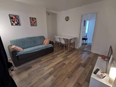 Bloody Mary Apartment in Île-de-France