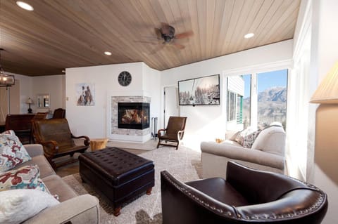 Eolus 624 House in Purgatory