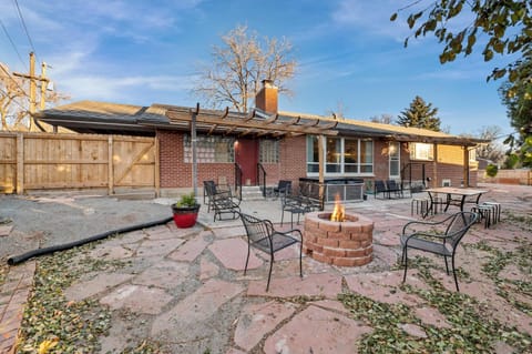 Carr - Lakewood House in Lakewood