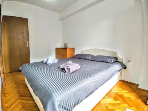 Bed, Photo of the whole room, Bedroom, towels, wardrobe