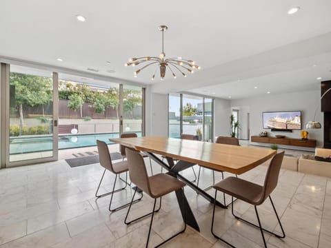 Luxury Coastal Home - Pool, Spa, AC, & Ocean Views House in Solana Beach