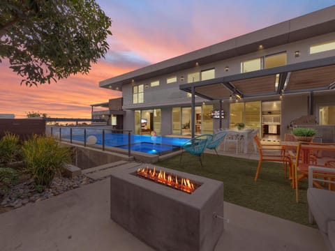 Luxury Coastal Home - Pool, Spa, AC, & Ocean Views House in Solana Beach