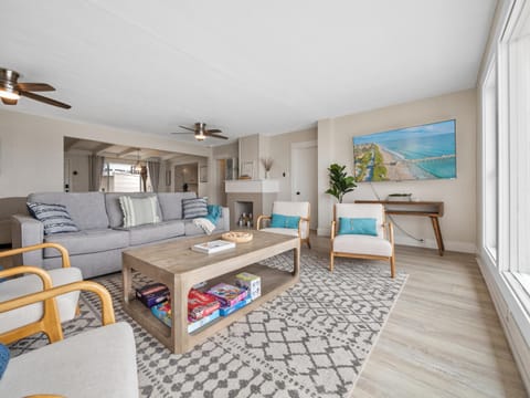 Stunning Oceanfront Villa - Massive Patio, Hot Tub, Parking, Pet Friendly & Views! Villa in Ocean Beach