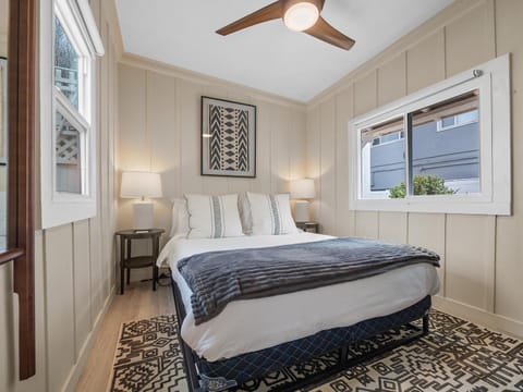 Sunset Cliffs Oceanfront Casita w Fast Wifi, Large Outdoor Space & Ocean Breeze! House in Ocean Beach