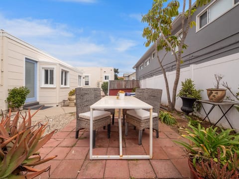 Sunset Cliffs Oceanfront Casita w Fast Wifi, Large Outdoor Space & Ocean Breeze! House in Ocean Beach