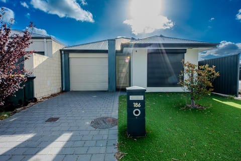 Property building, Spring, Day, Garden, Garden view