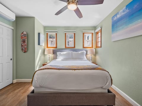 Stunning Beach House- Rooftop Patio & Ocean Views House in Mission Beach