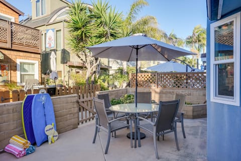 Beautiful Beach Home - Ocean View, AC & Patio House in Mission Beach