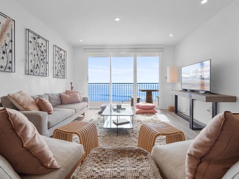 Sunset Cliffs Lookout - Ocean Front Luxury Condo House in Ocean Beach