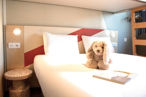 Bed, Photo of the whole room